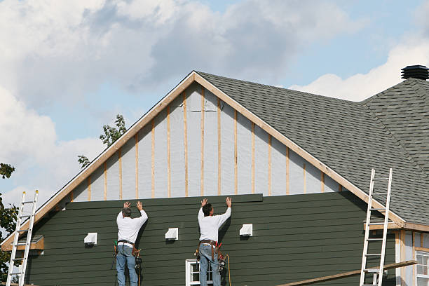 Professional Emergency Siding Repair technician working in Sparta, IL